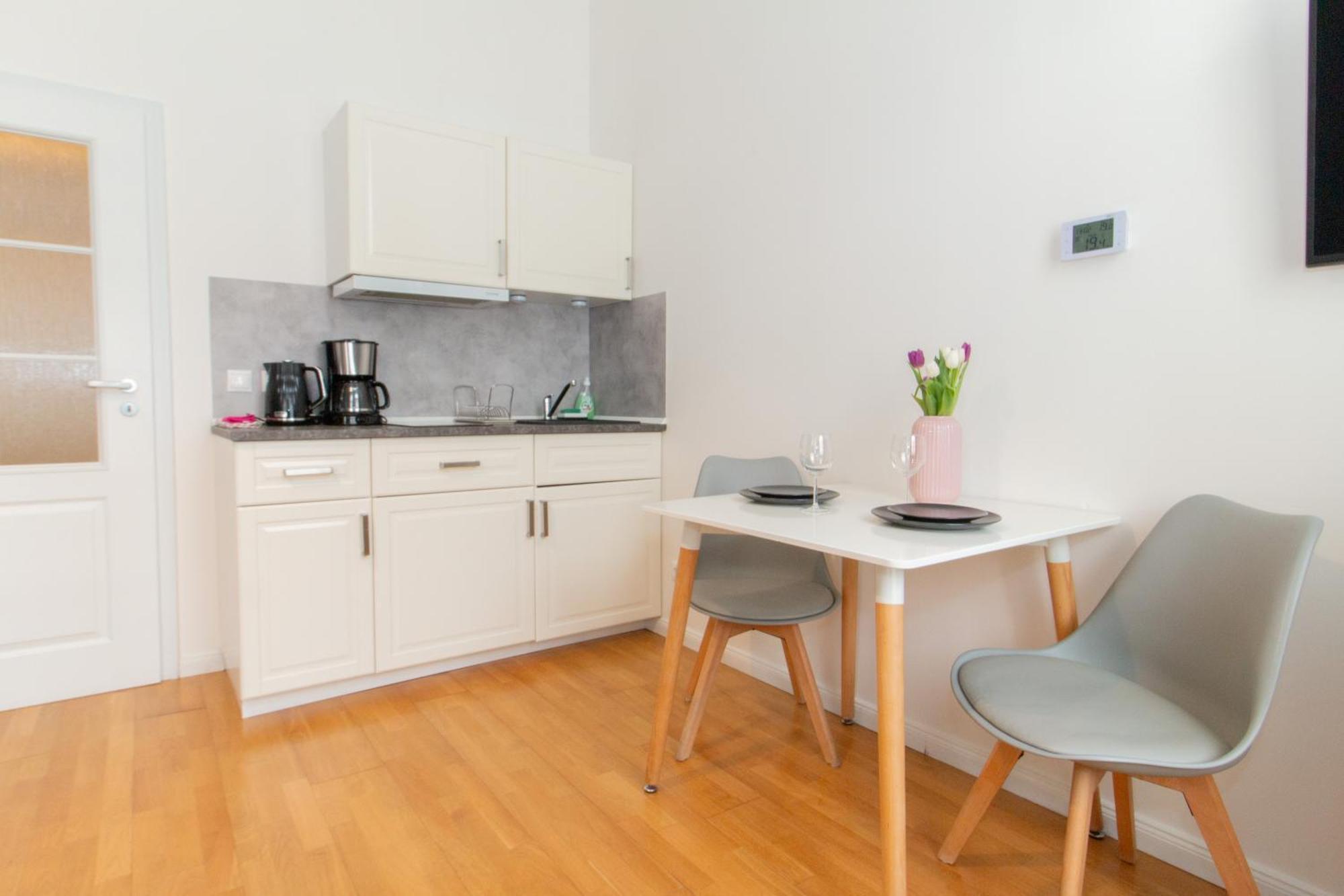 Stay Inn Apartments Stepanska Прага Экстерьер фото