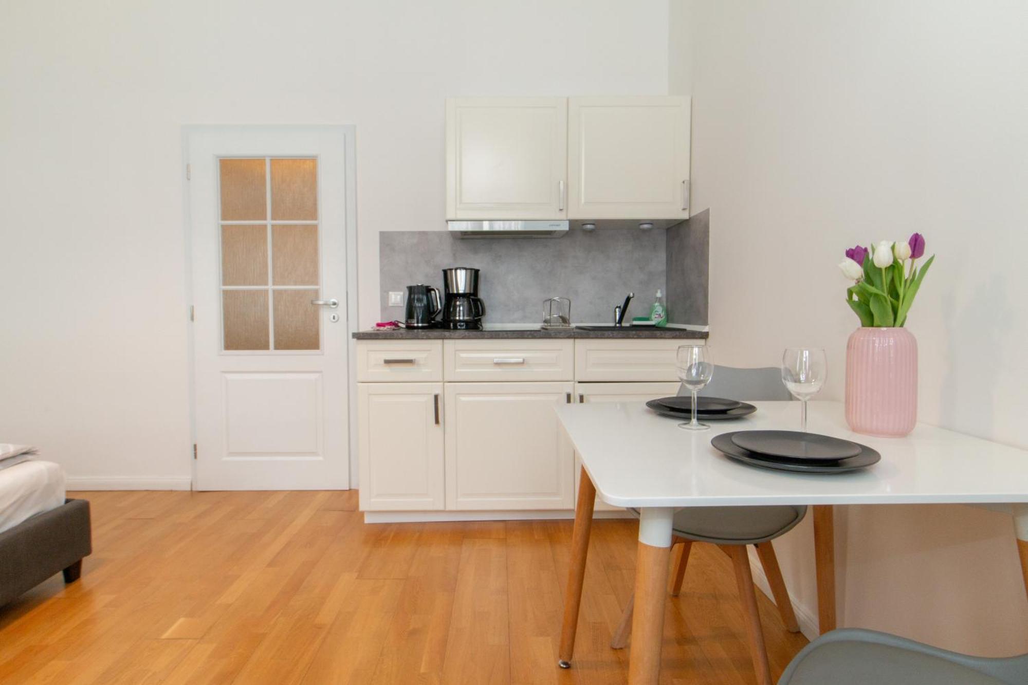 Stay Inn Apartments Stepanska Прага Экстерьер фото